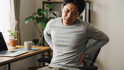 腰痛がなかなか治らないのはなぜ？筋肉と運動不足が原因かもしれません！